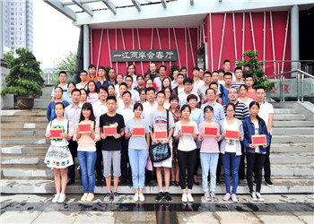 8年，800多名学生，800多个梦想，中天陕西助学圆你求学梦！